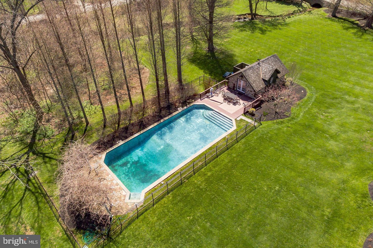 521 LEOPARD ROAD