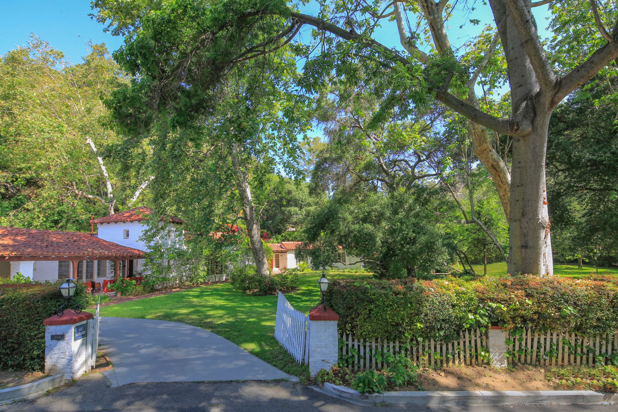 901  Stone Canyon Rd