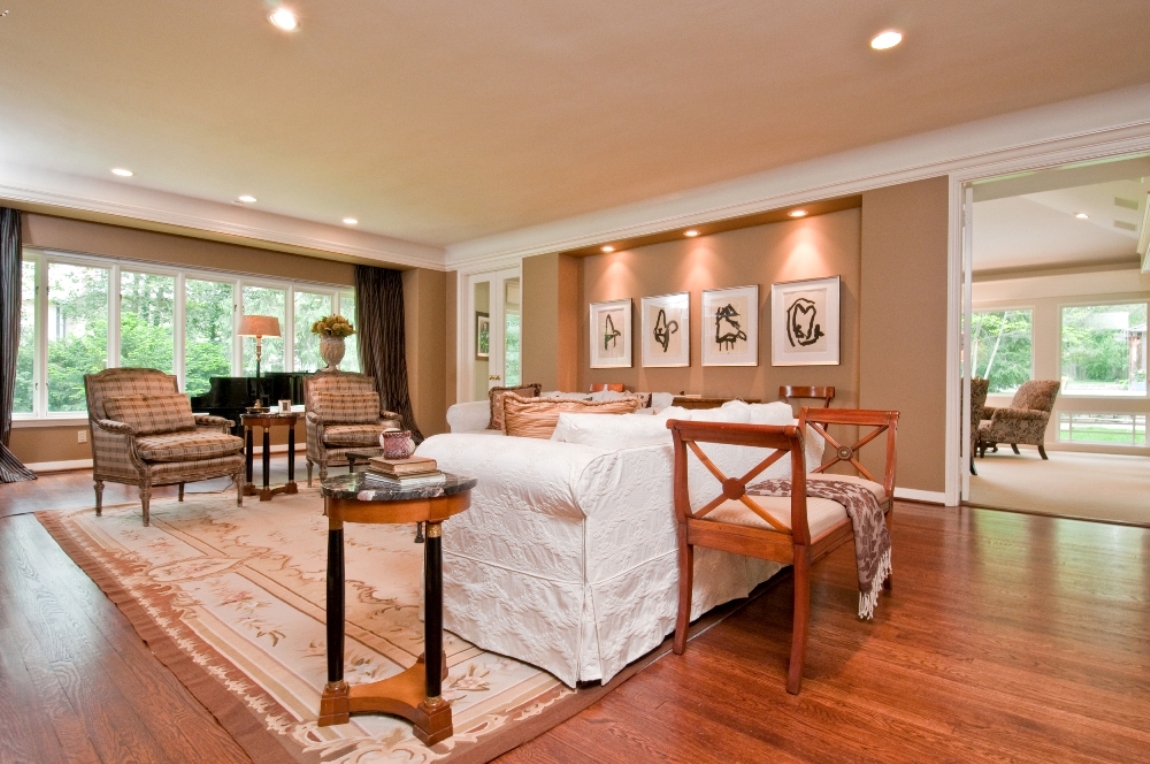 7 E Brentmoor Park