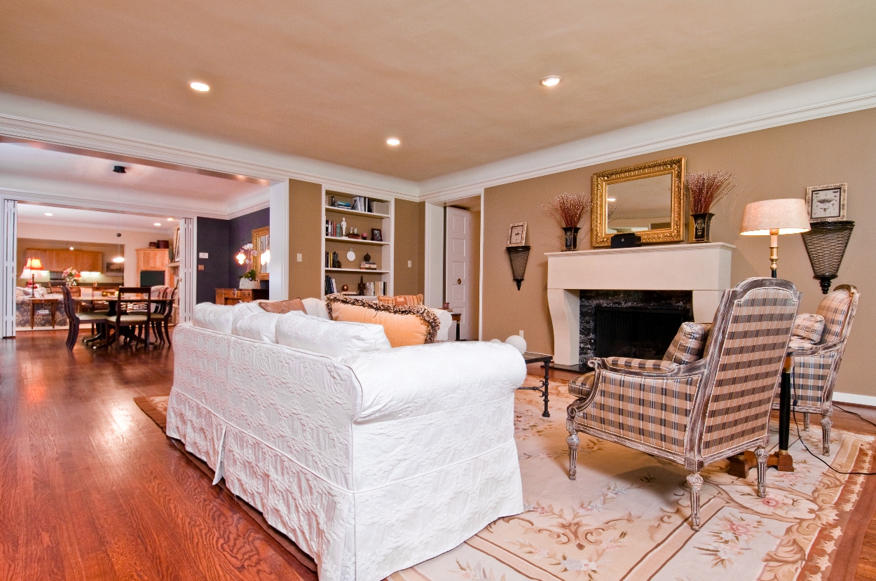 7 E Brentmoor Park