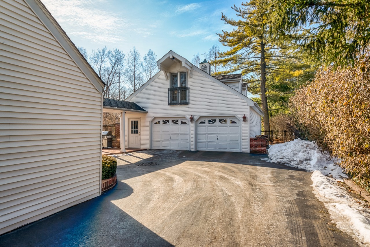 4 Huntleigh Downs
