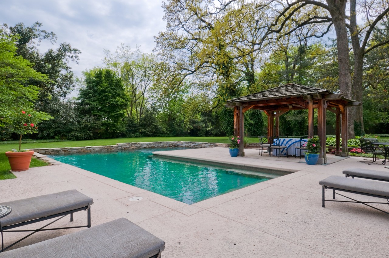 7 E Brentmoor Park