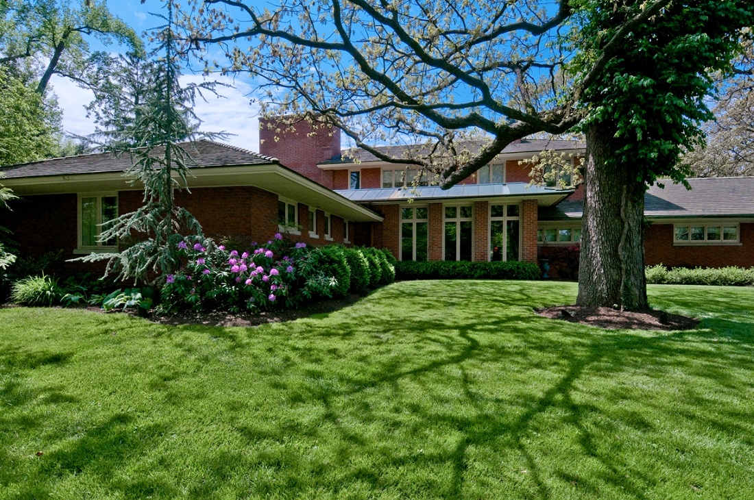 7 E Brentmoor Park