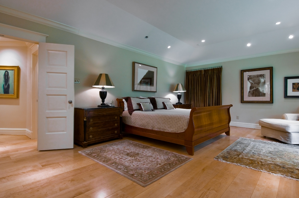 7 E Brentmoor Park