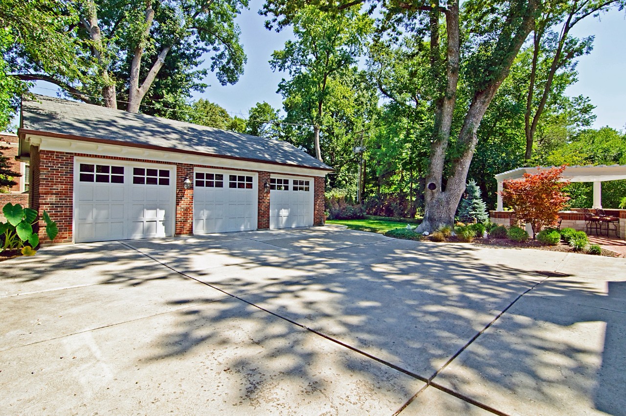 6349 Ellenwood Ave