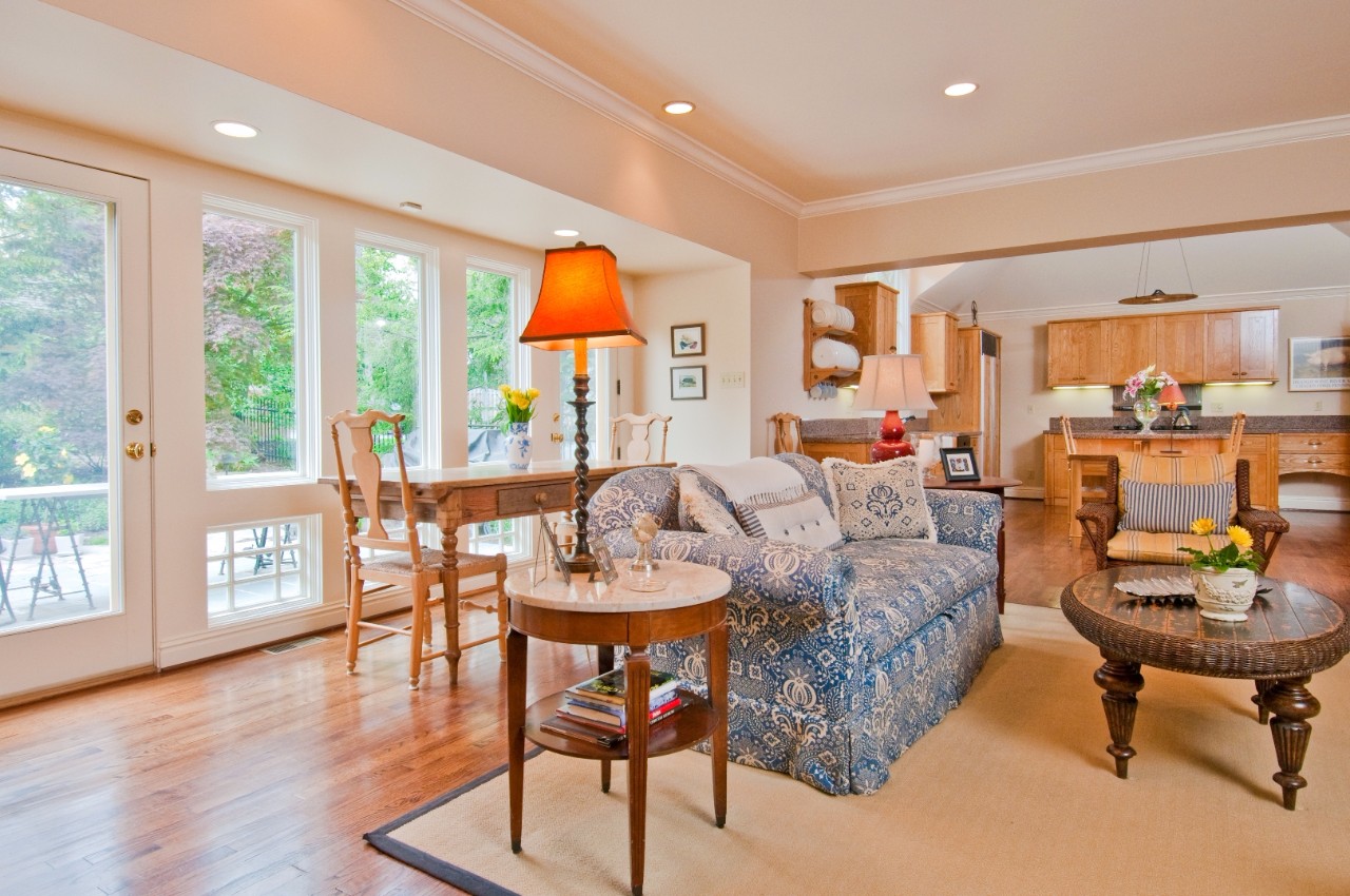7 E Brentmoor Park