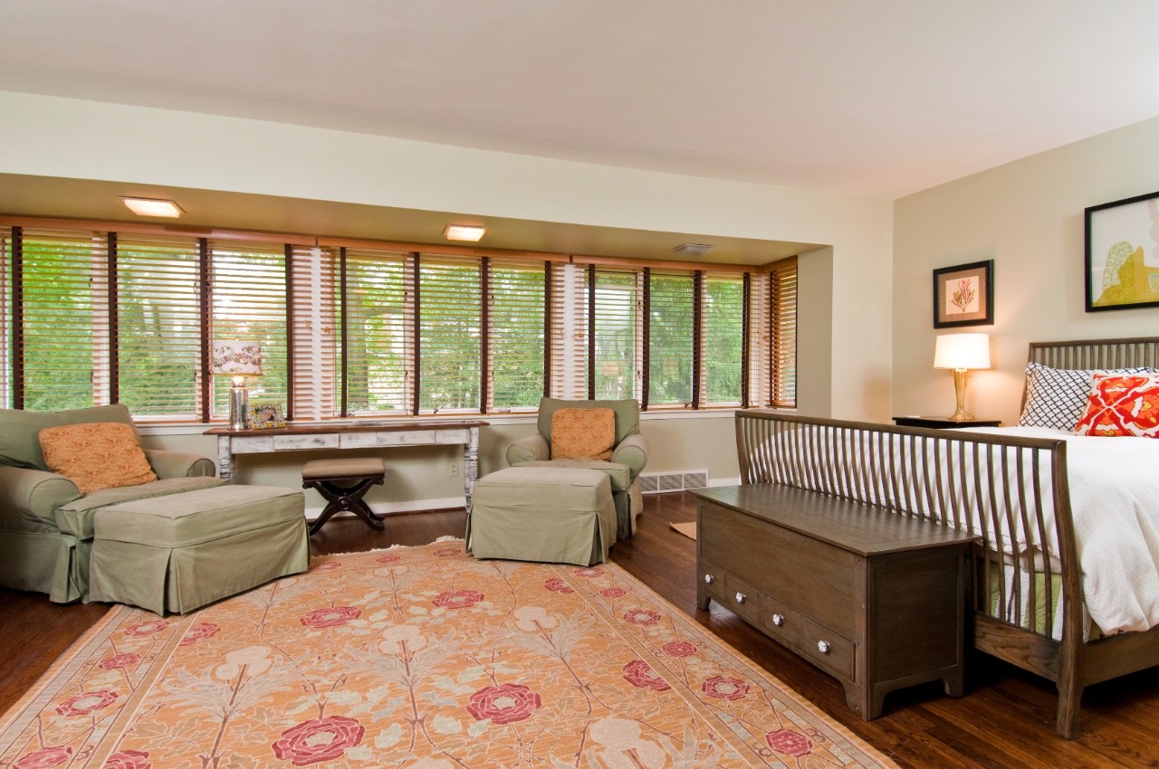 7 E Brentmoor Park