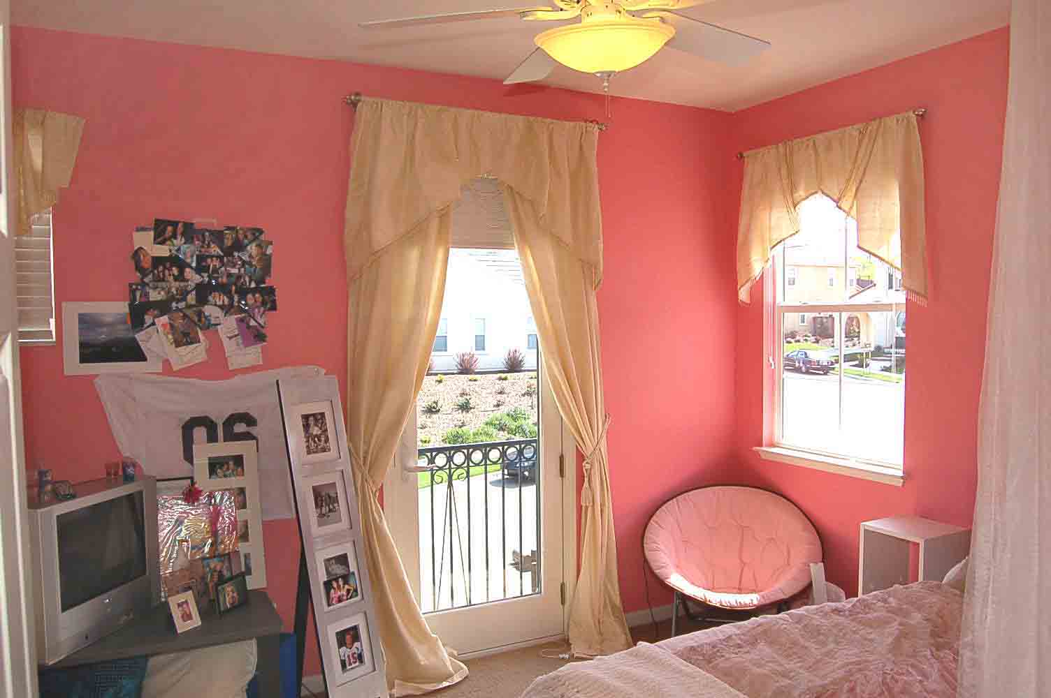 1806  Hollyview Drive