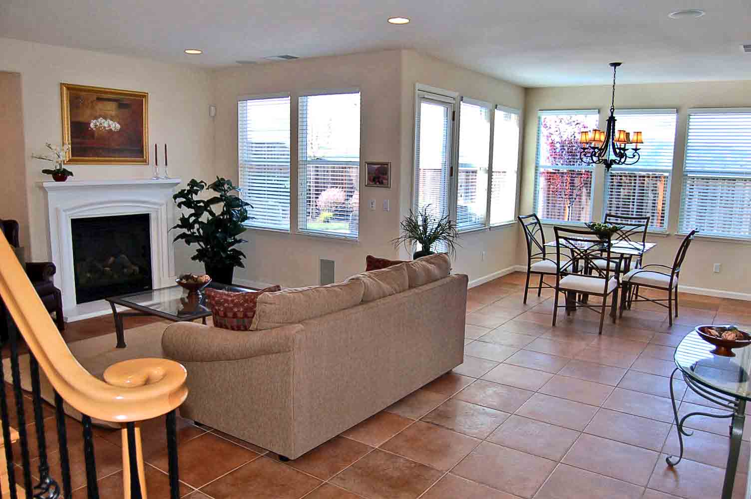 1806  Hollyview Drive