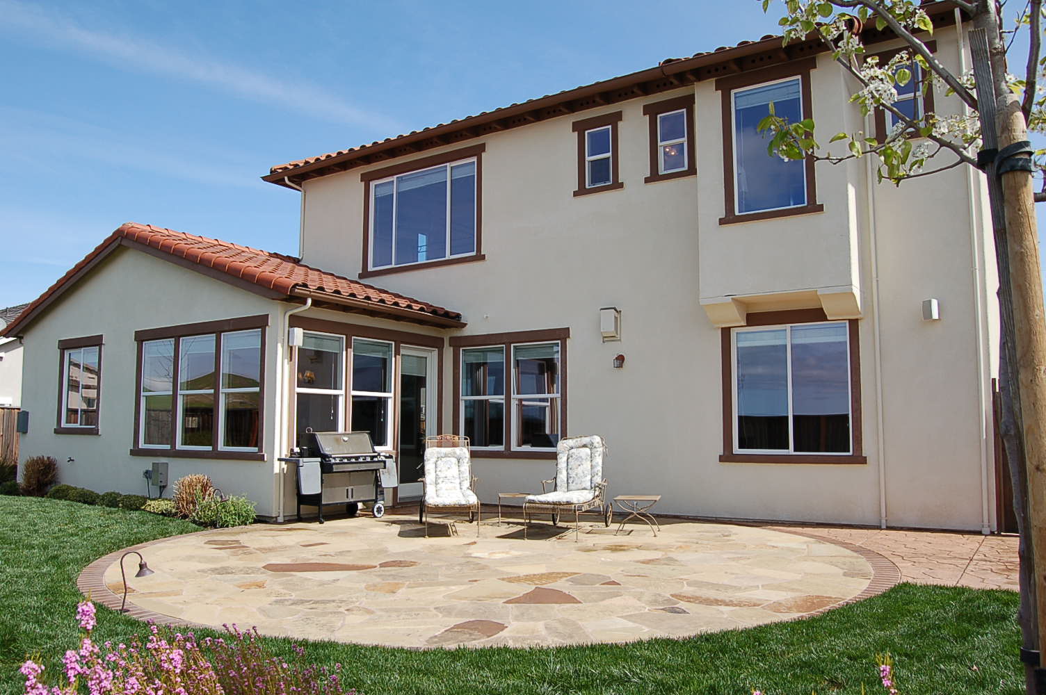 1806  Hollyview Drive