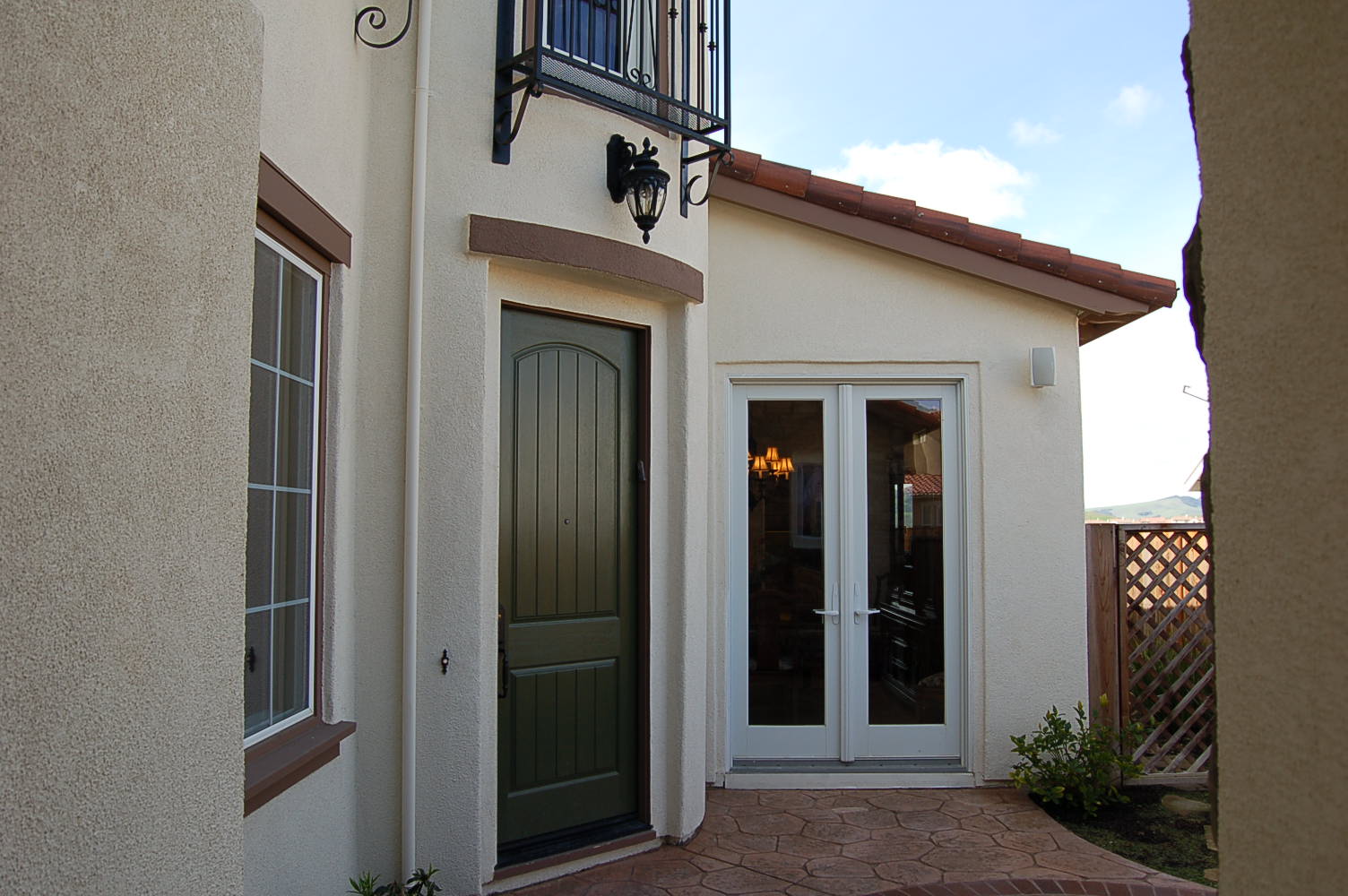 1806  Hollyview Drive