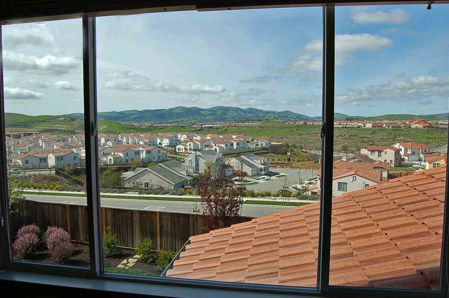 1806  Hollyview Drive