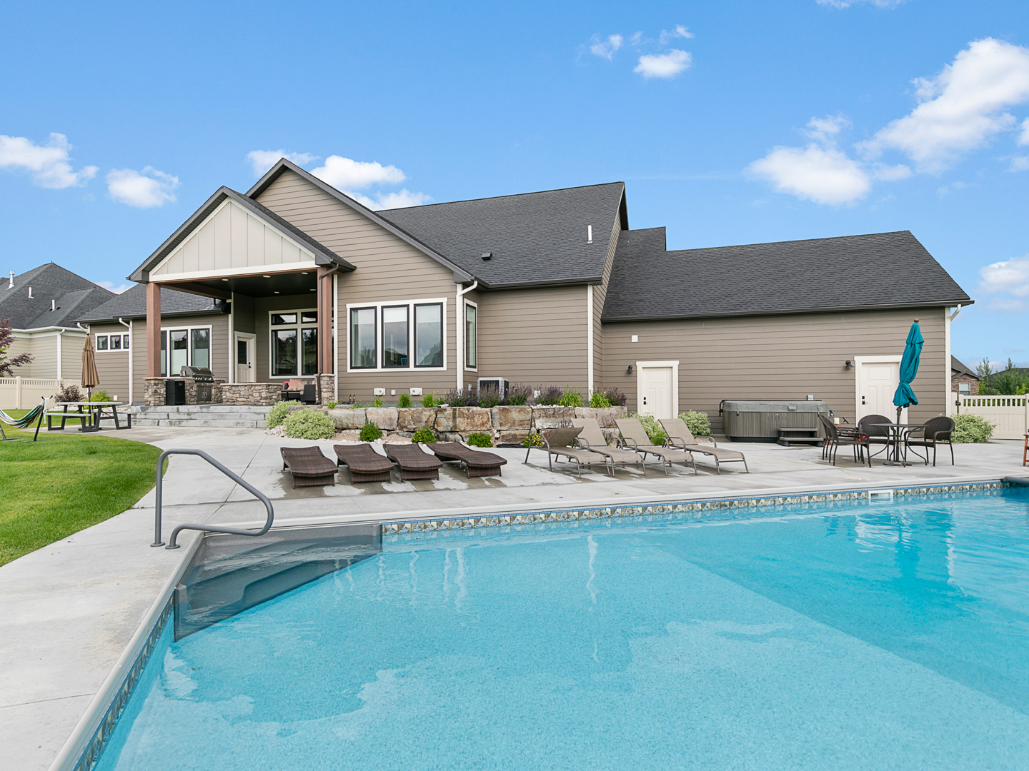 6281 CANYONWOODS DRIVE