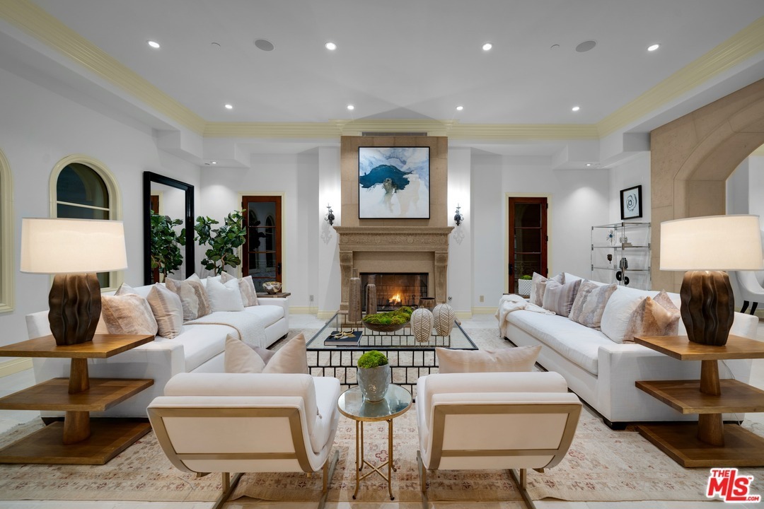 2140 Stratford Circle