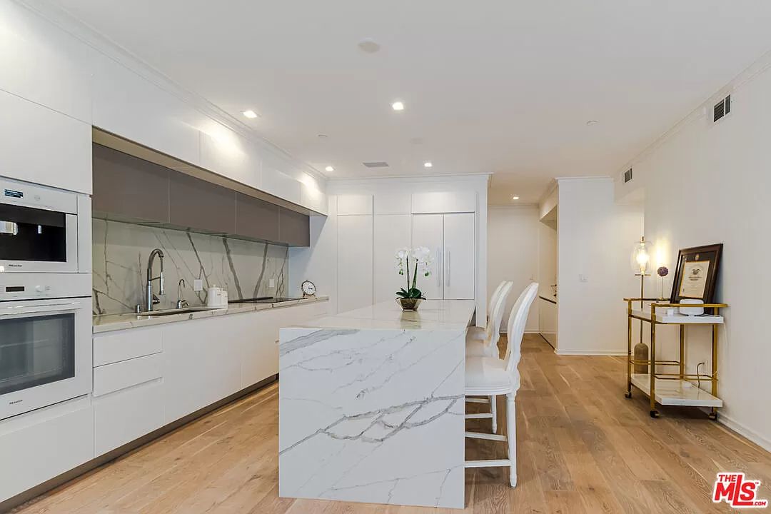 132  N Swall Dr 301