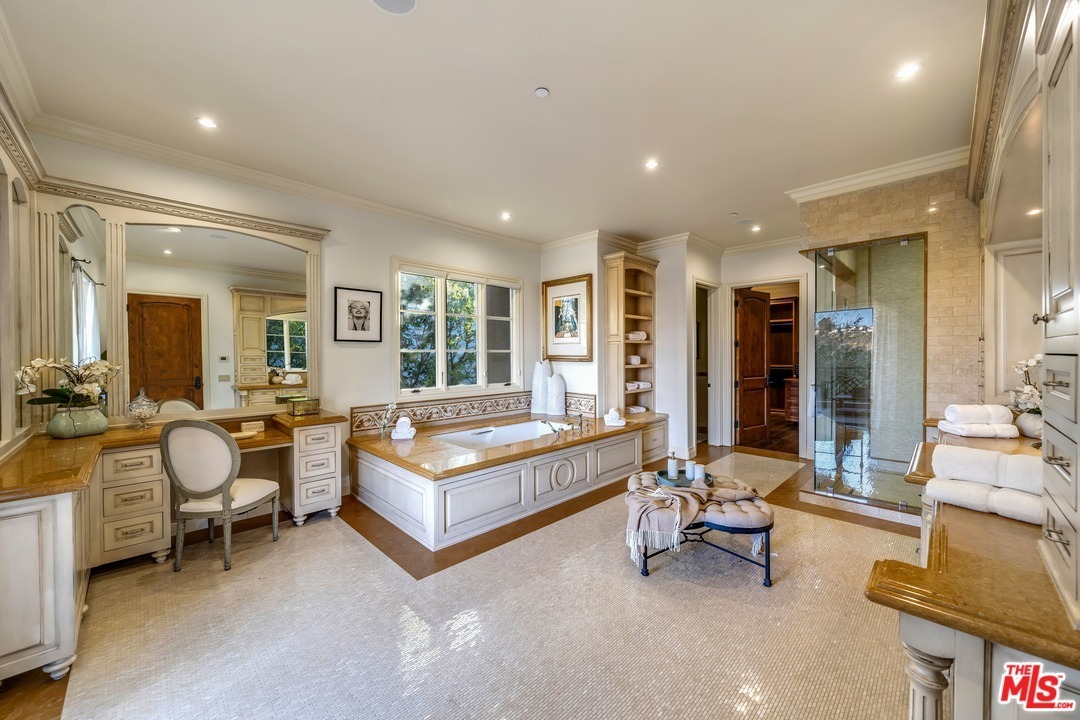 2140 Stratford Circle