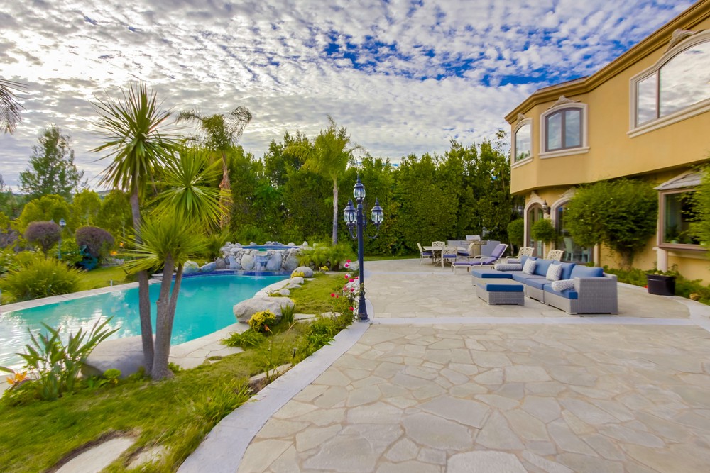2227 Stratford Circle