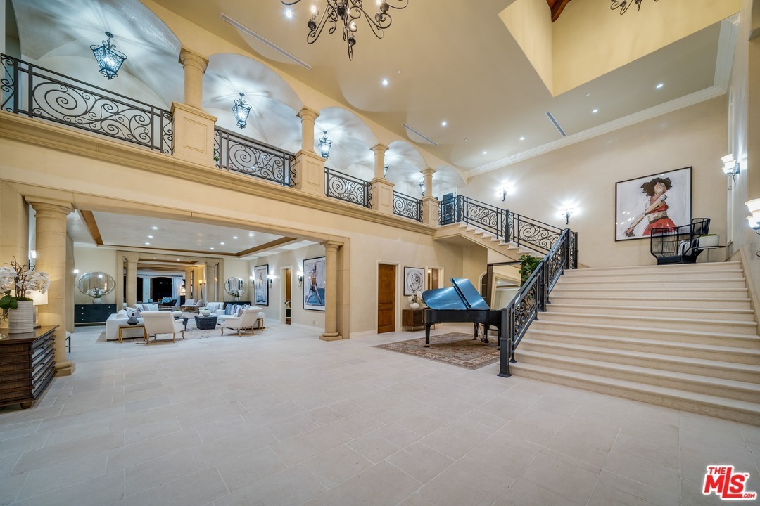 2140 Stratford Circle