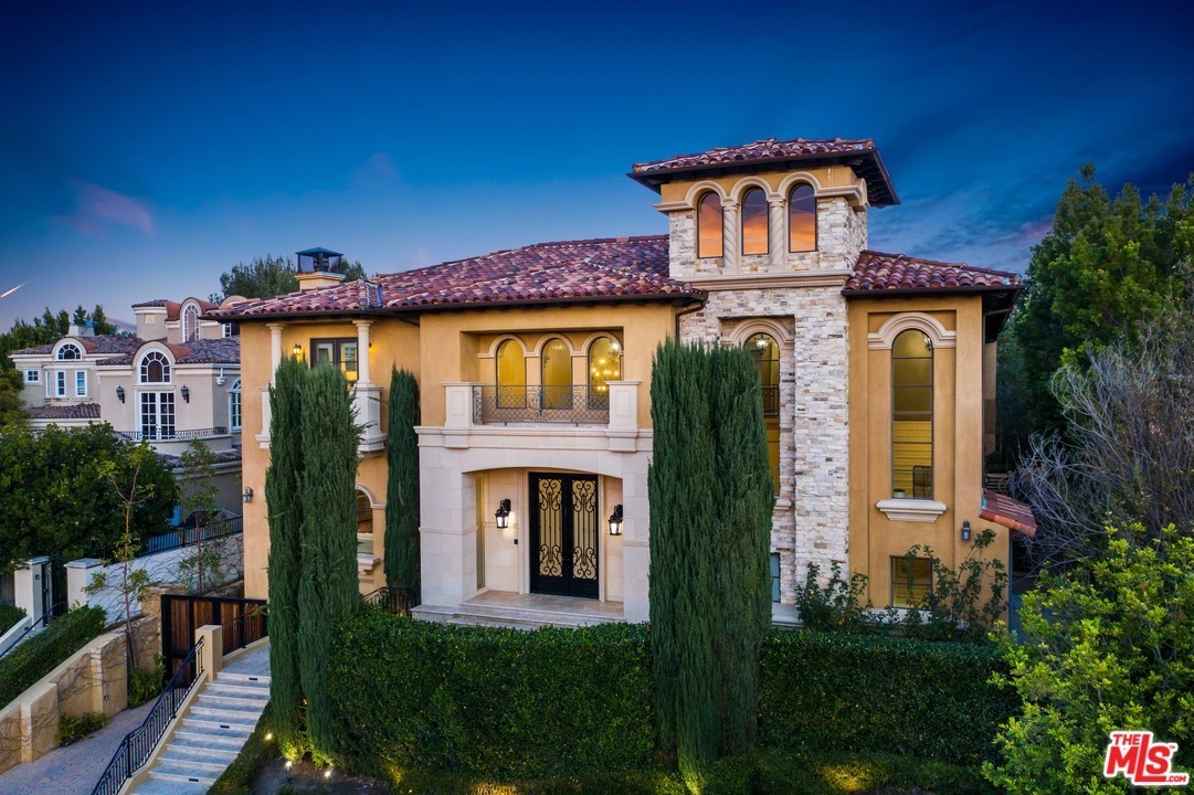 2140 Stratford Circle