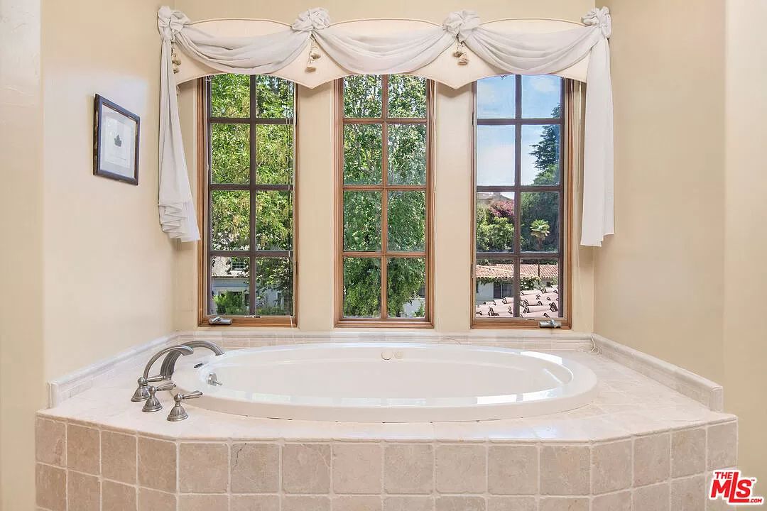 1125 San Ysidro Dr