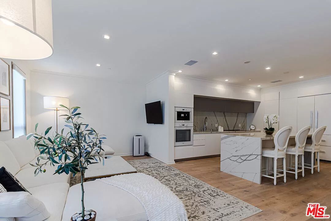 132  N Swall Dr 301
