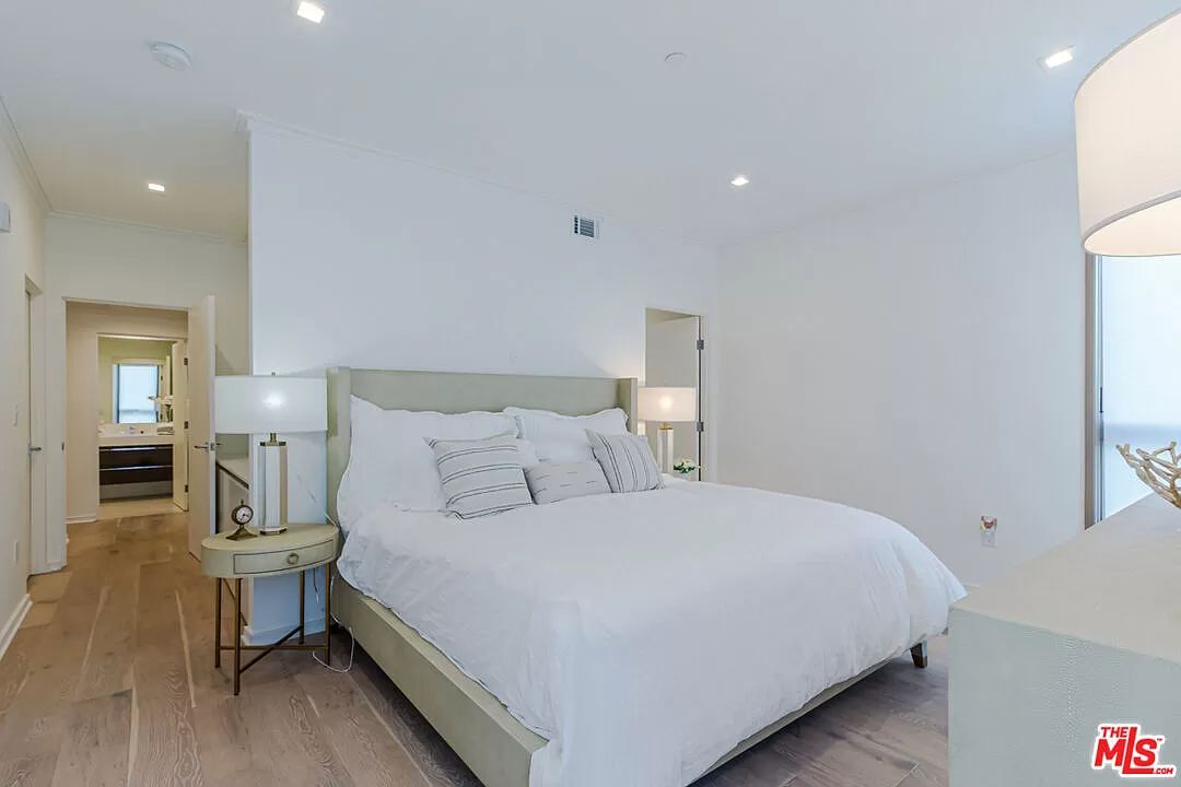 132  N Swall Dr 301