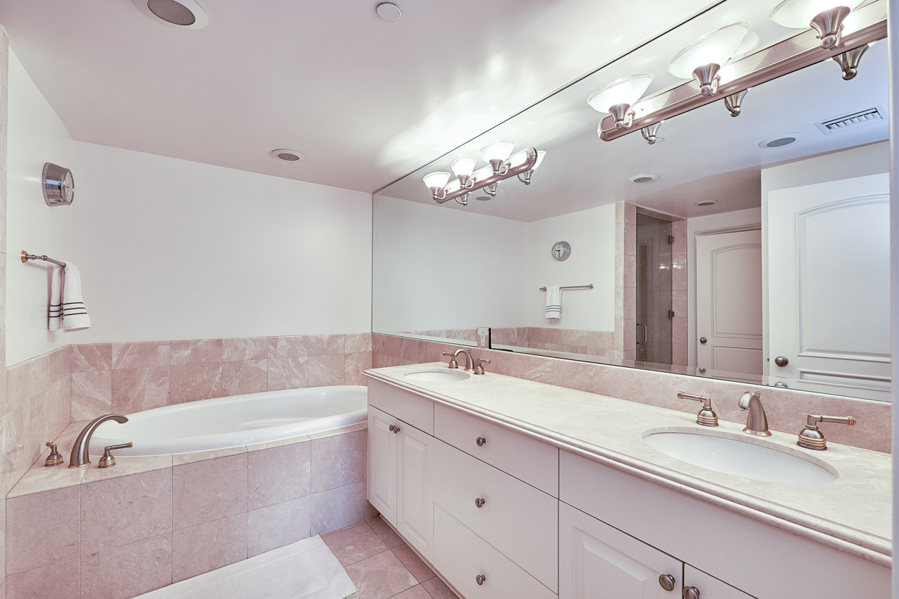 430 N Oakhurst Dr.