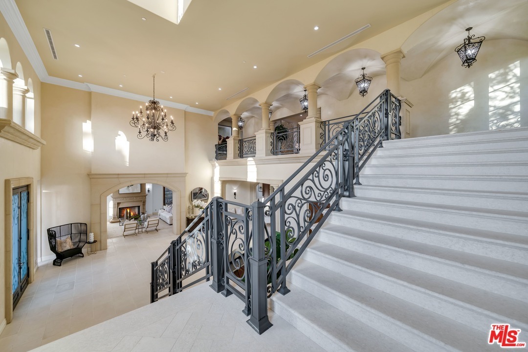 2140 Stratford Circle