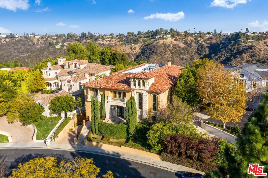 2140 Stratford Circle