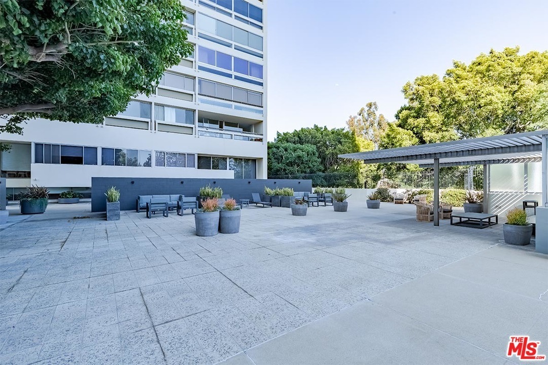 2222 Ave of Stars Ave,  2702