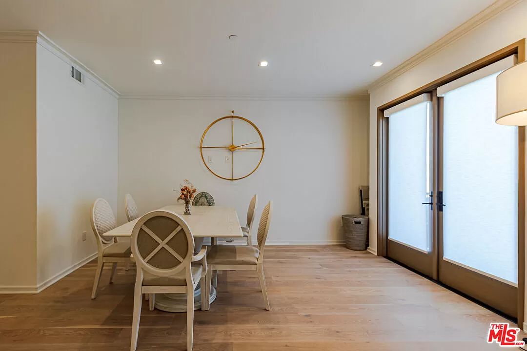 132  N Swall Dr 301