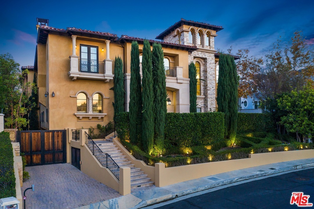 2140 Stratford Circle