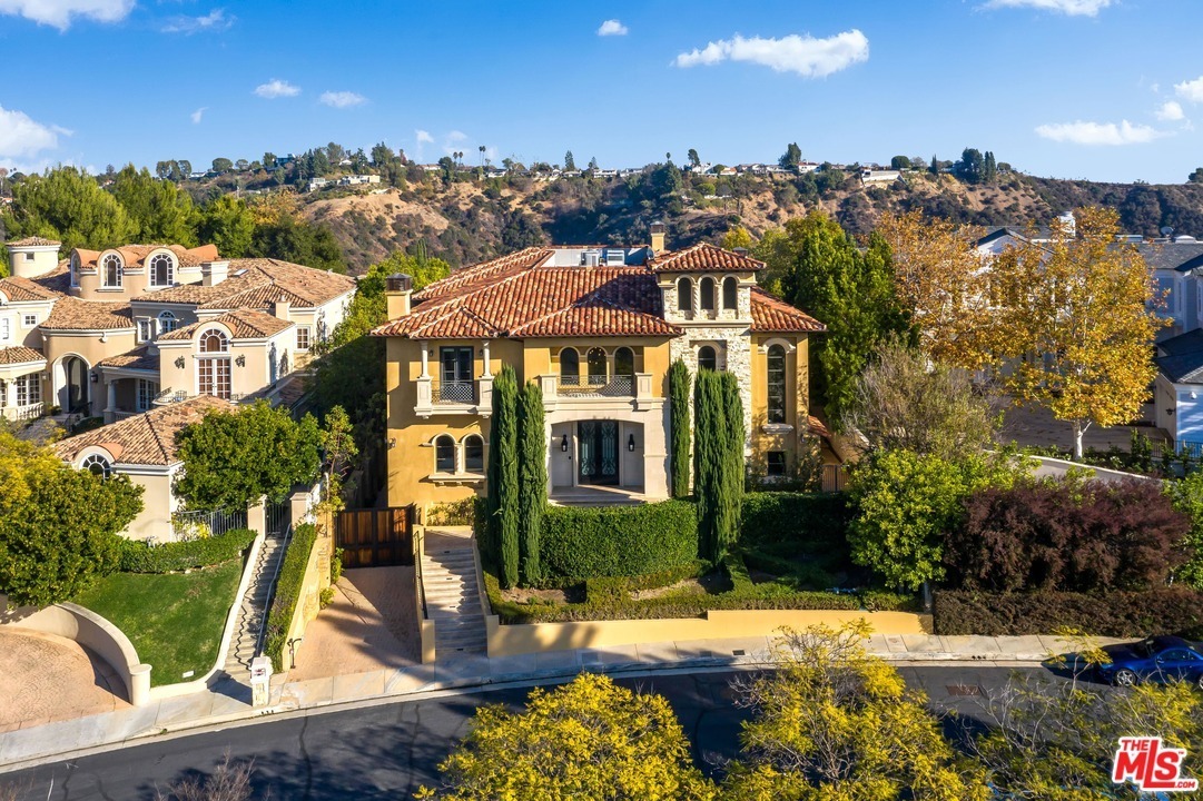 2140 Stratford Circle