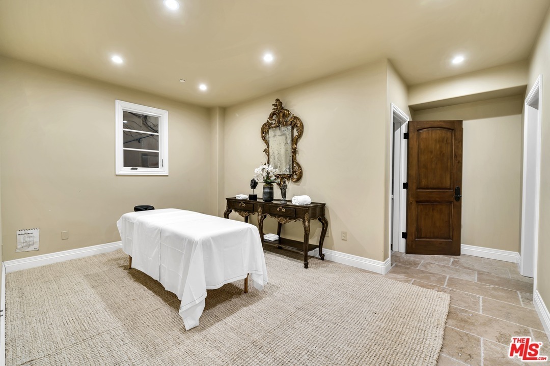 2140 Stratford Circle