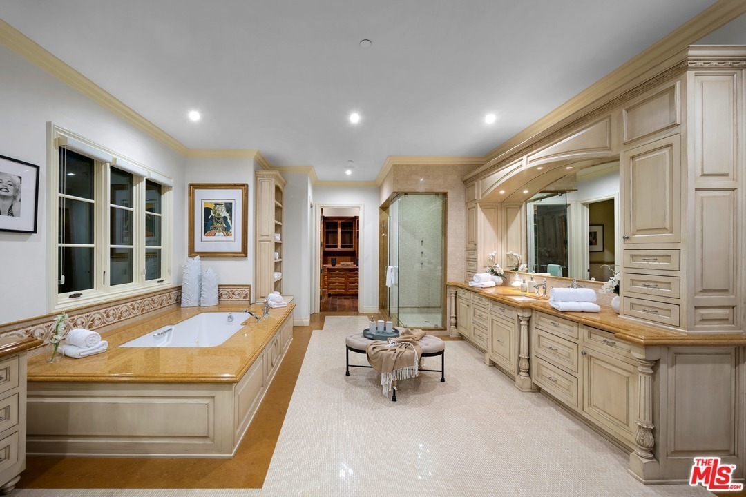 2140 Stratford Circle