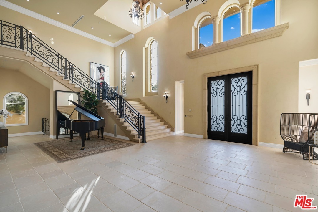 2140 Stratford Circle