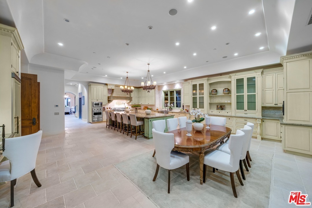 2140 Stratford Circle