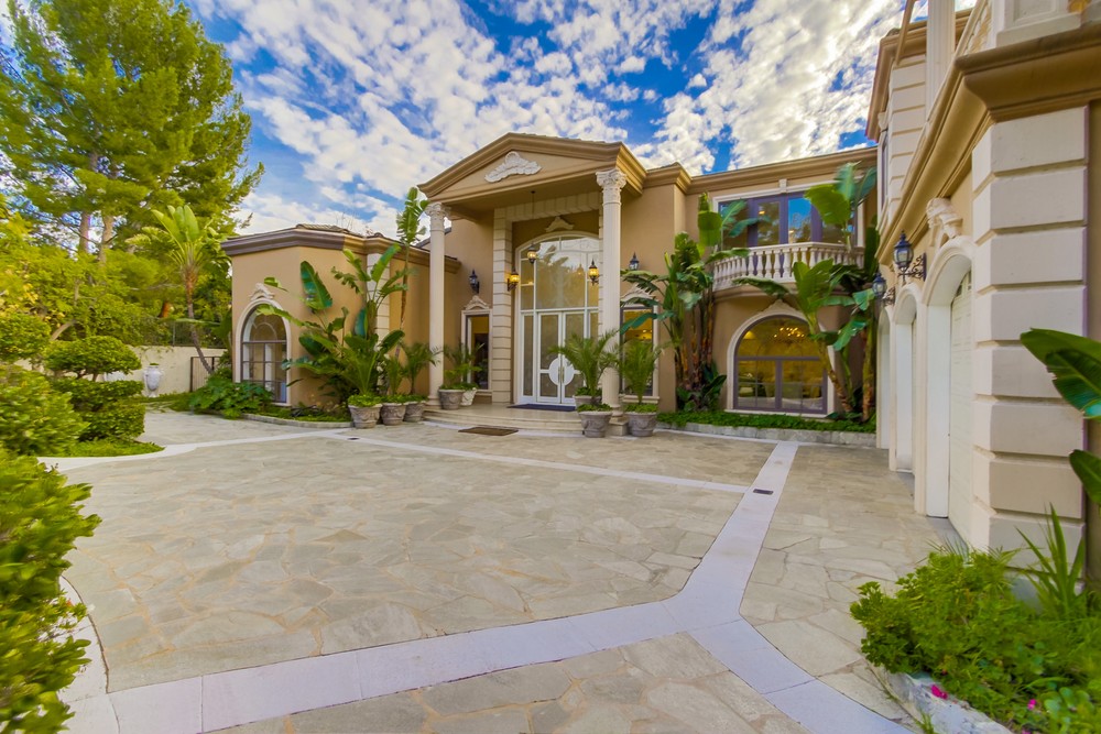 2227 Stratford Circle