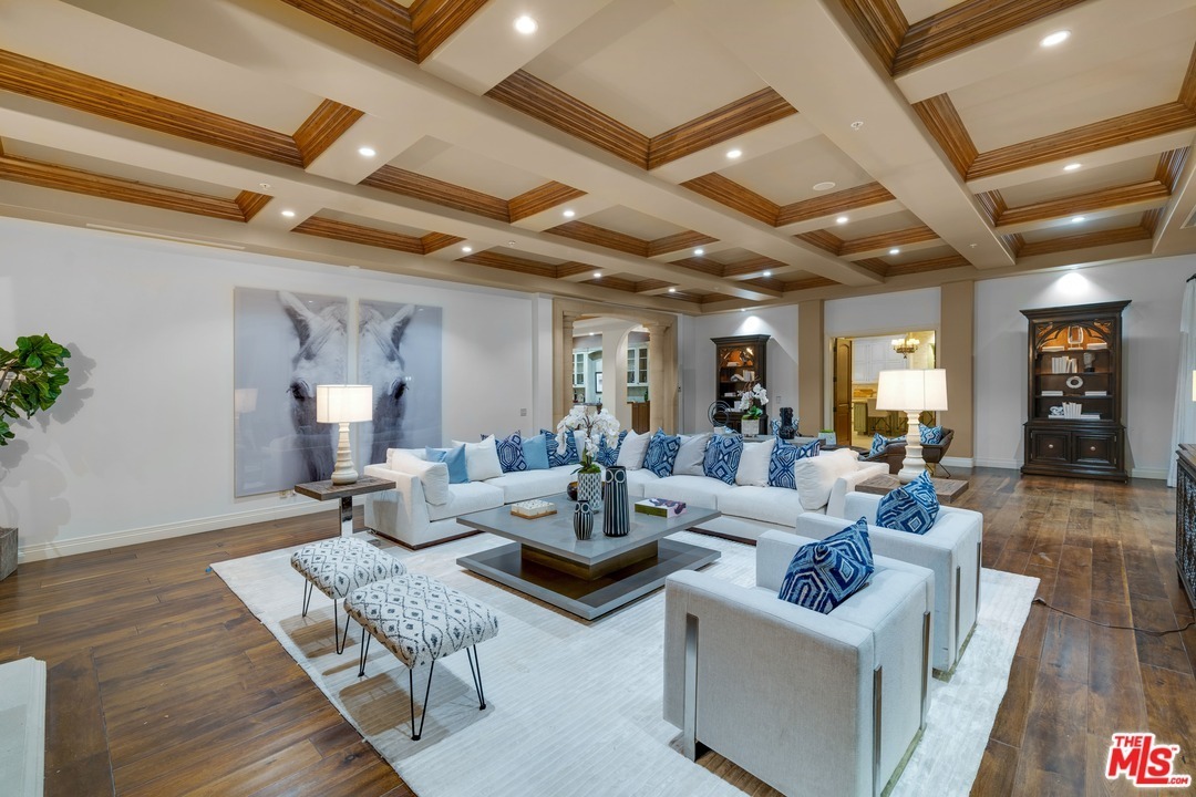 2140 Stratford Circle