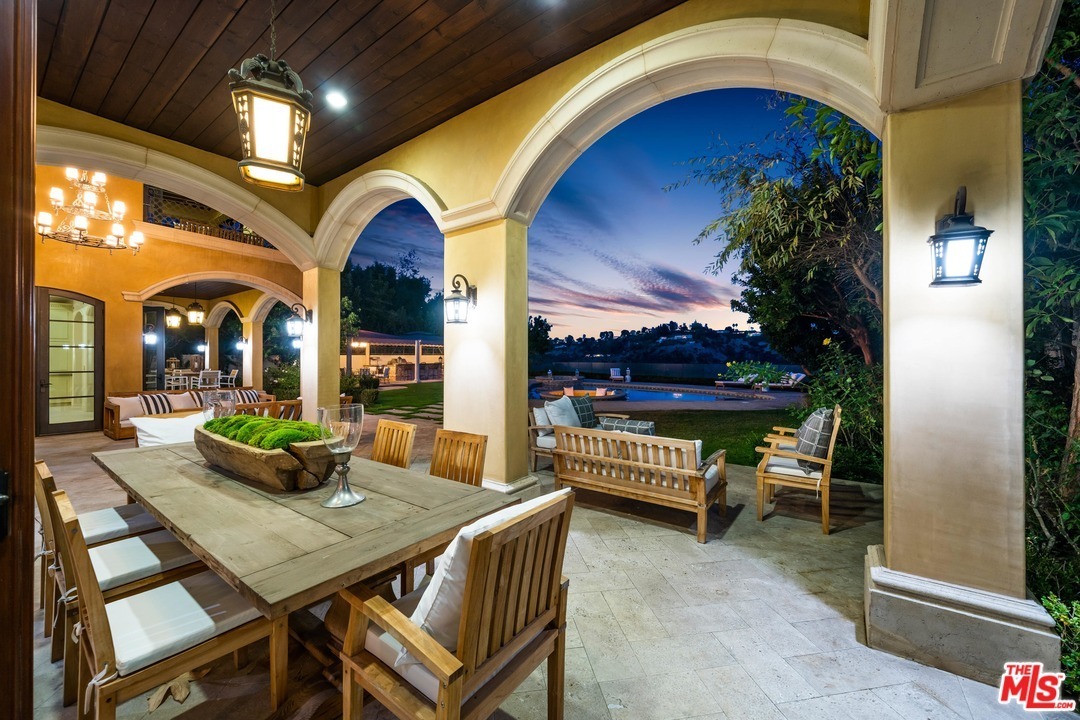 2140 Stratford Circle