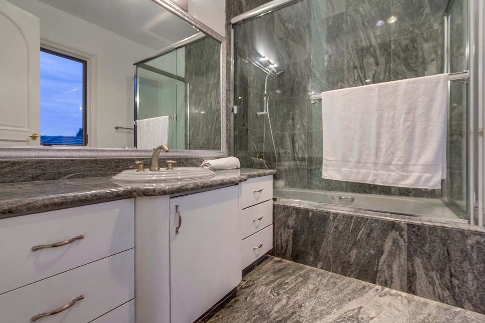 2227 Stratford Circle
