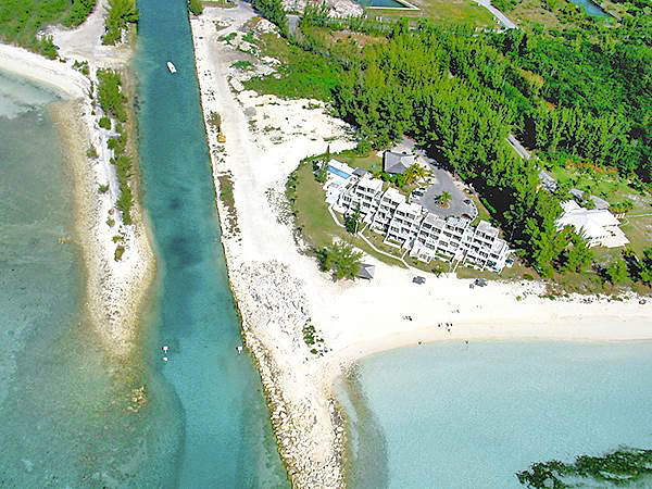 Beautiful Beachfront Tract in Bahama Terrace