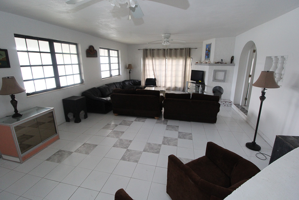 Canal Front Estate in Bell Channel