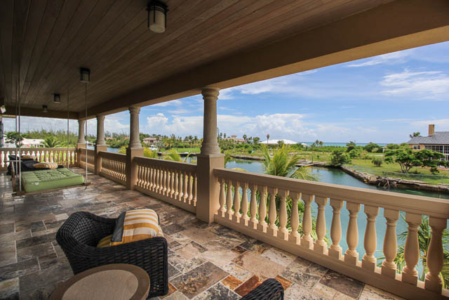 Luxurious Canal-front Estate