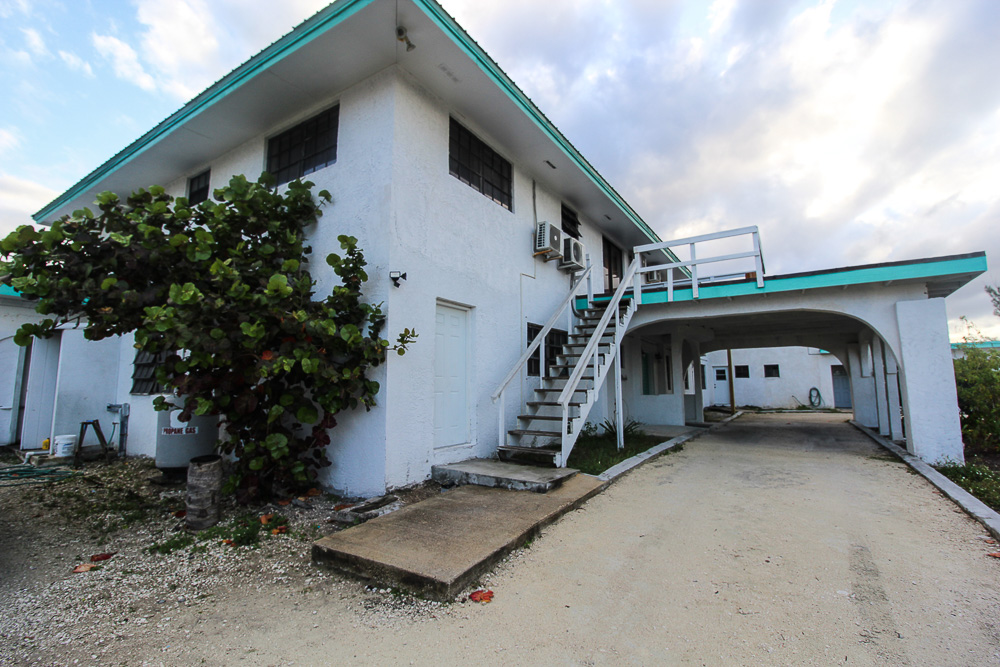 Canal Front Estate in Bell Channel