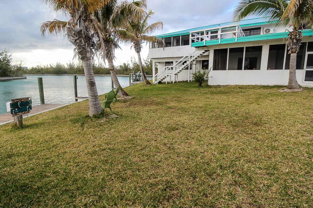 Canal Front Estate in Bell Channel