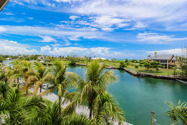 Luxurious Canal-front Estate