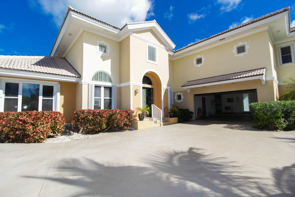 Beautiful 4 Bedroom Estate at Princess Isles