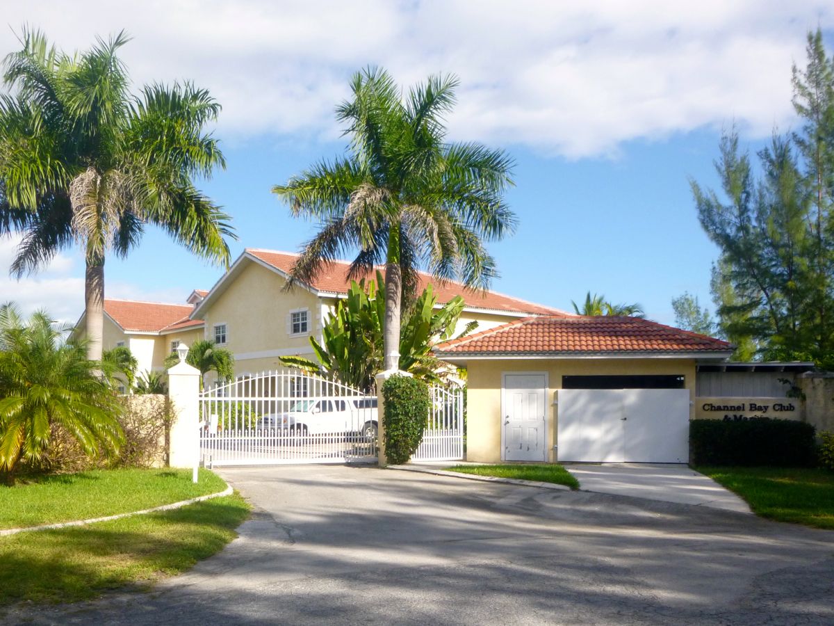 Beautiful Canalfront Condo at Channel Bay Club
