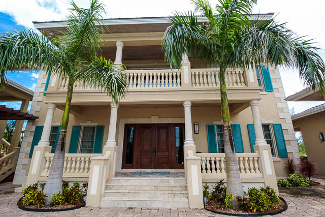 Luxurious Canal-front Estate